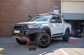 TOYOTA HILUX N80 4WD VAPOR MATTE BLACK